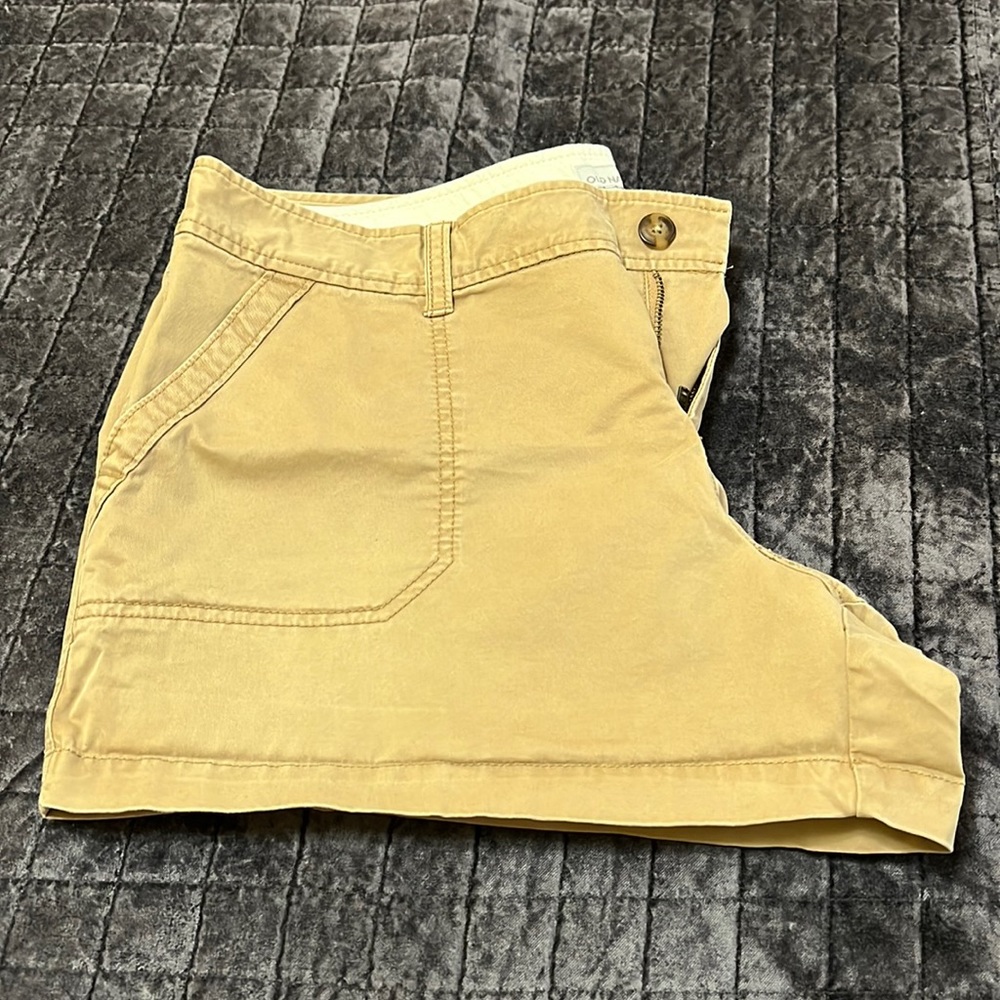 Old Navy Khaki Short 4 inch inseam